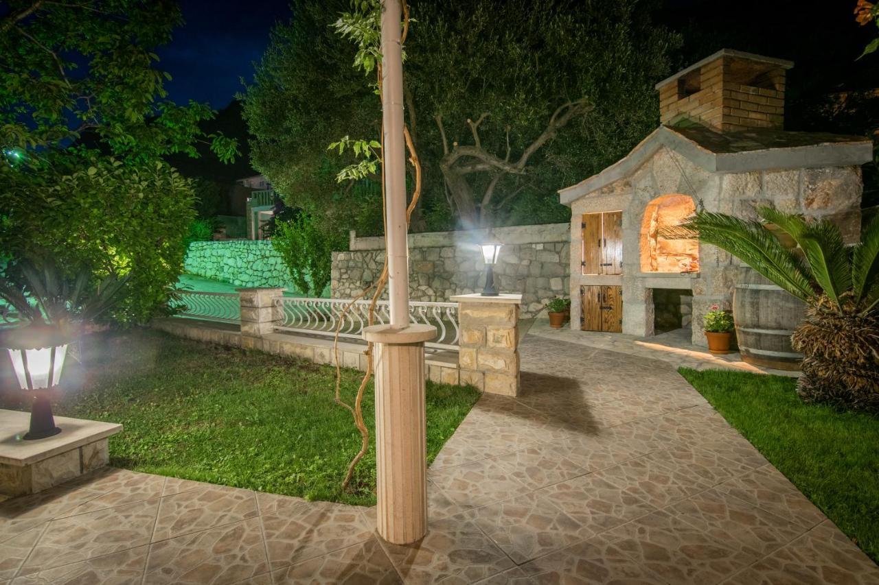 Apartment Iva With Sea View Makarska Exterior foto