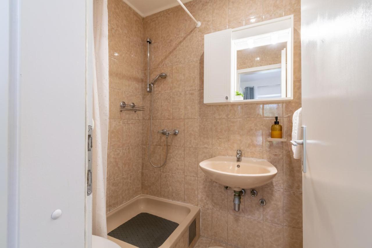 Apartment Iva With Sea View Makarska Exterior foto