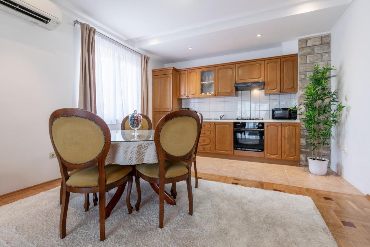Apartment Iva With Sea View Makarska Exterior foto