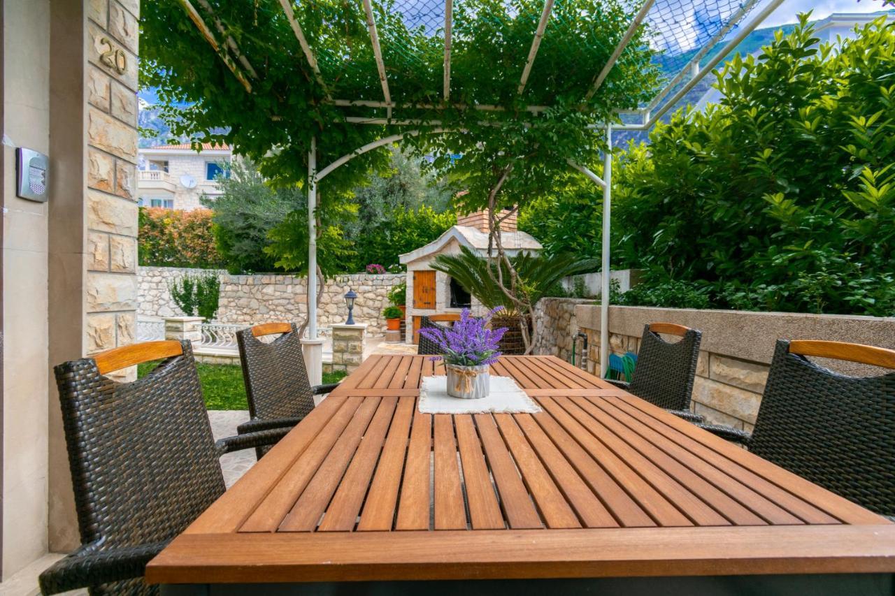 Apartment Iva With Sea View Makarska Exterior foto