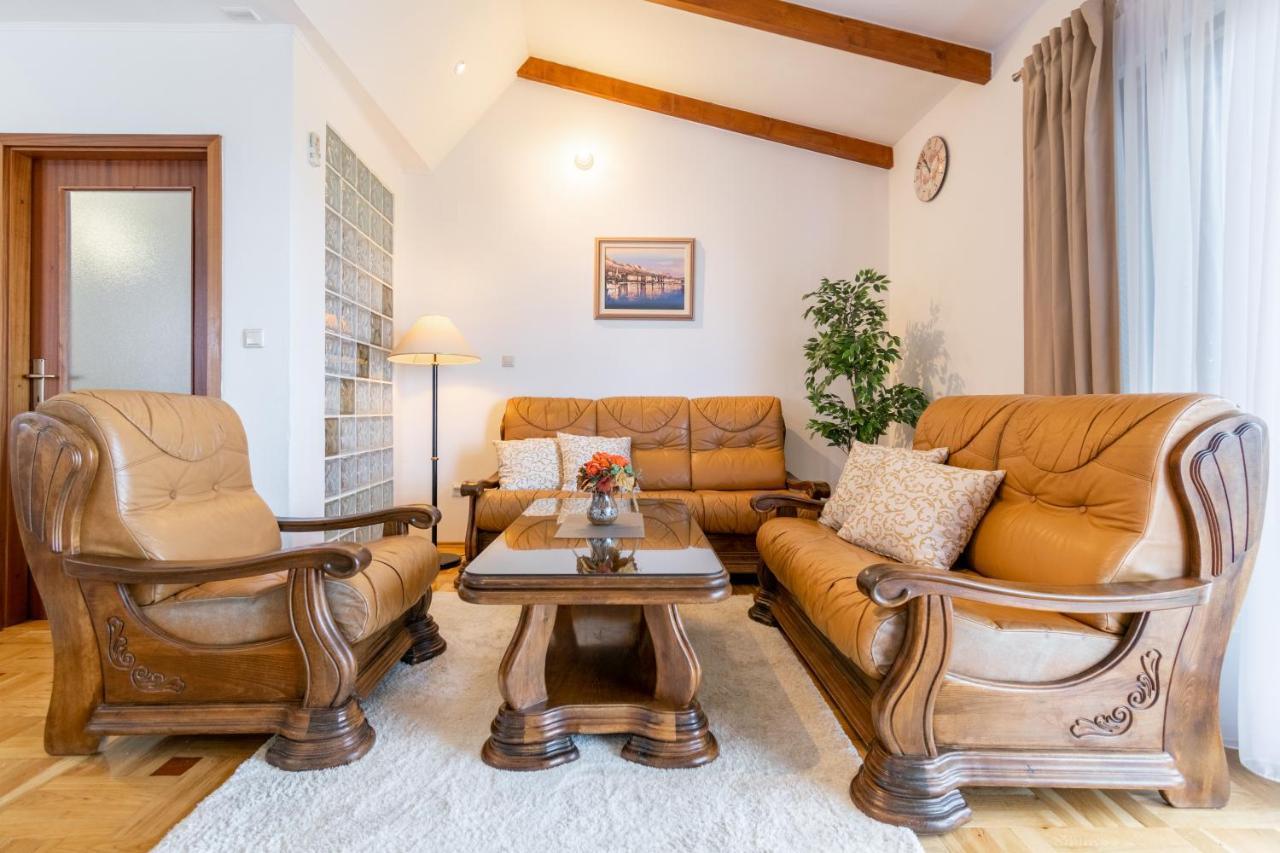 Apartment Iva With Sea View Makarska Exterior foto