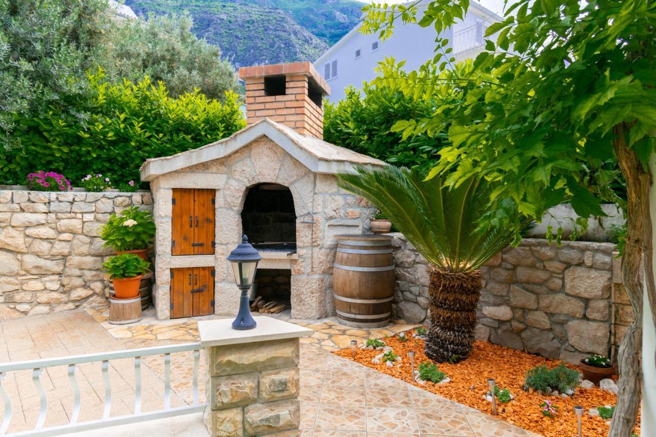 Apartment Iva With Sea View Makarska Exterior foto